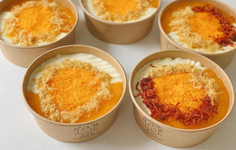 Hộp bánh bông lan trứng muối